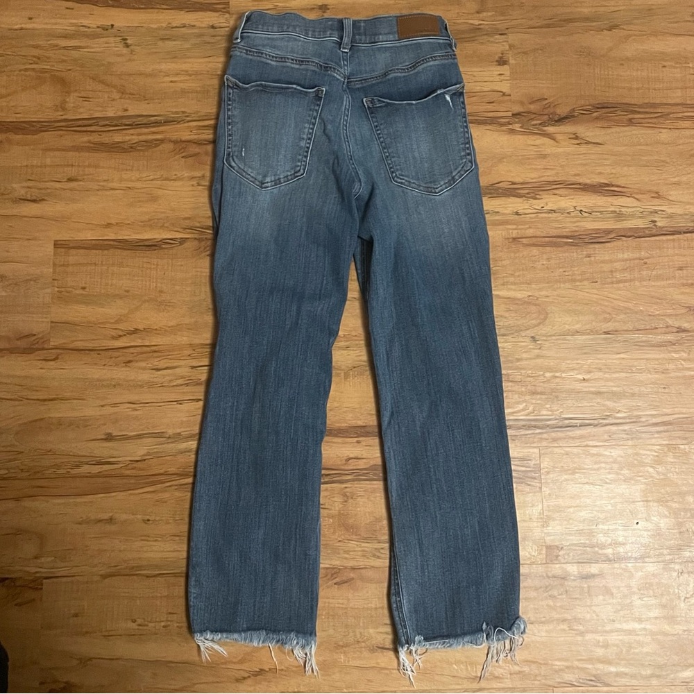 Express Cropped Straight High Rise Women’s Distressed Jeans - Picture 8 of 10